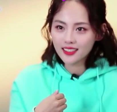 张嘉倪网红吃瓜是真的吗